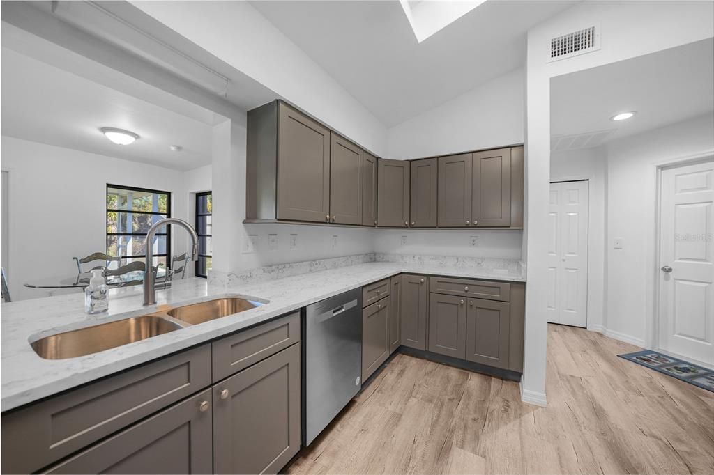 For Sale: $275,000 (2 beds, 2 baths, 1785 Square Feet)