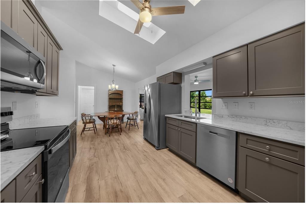 For Sale: $275,000 (2 beds, 2 baths, 1785 Square Feet)