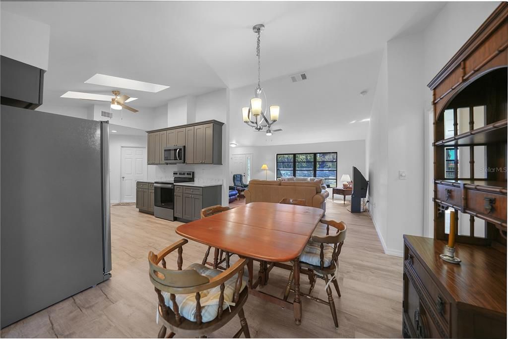 For Sale: $275,000 (2 beds, 2 baths, 1785 Square Feet)