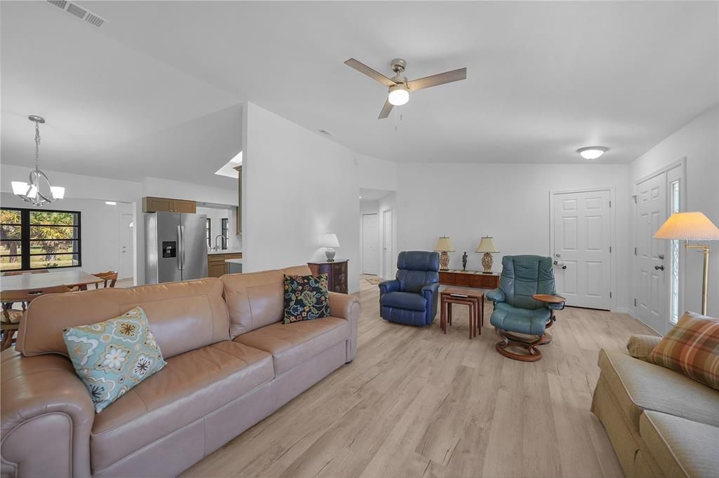 For Sale: $275,000 (2 beds, 2 baths, 1785 Square Feet)