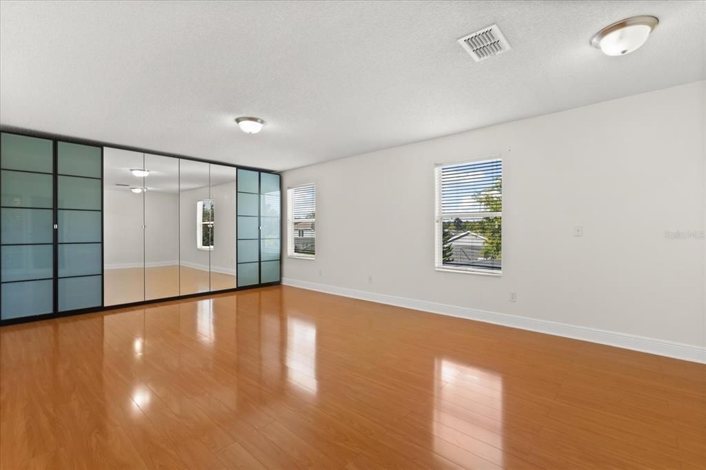 For Sale: $595,000 (6 beds, 4 baths, 3457 Square Feet)