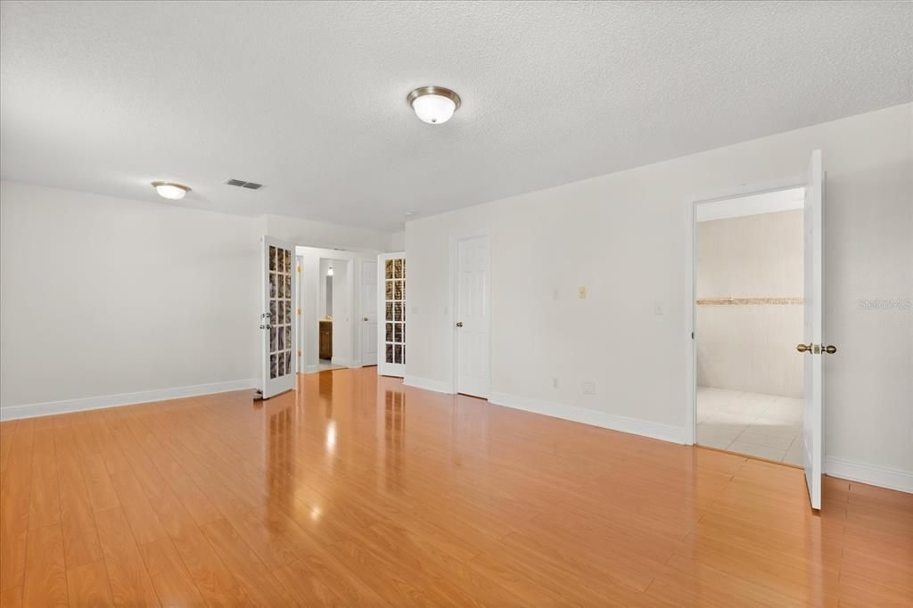 For Sale: $595,000 (6 beds, 4 baths, 3457 Square Feet)