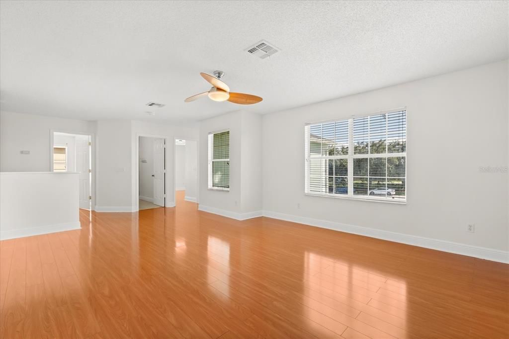 For Sale: $595,000 (6 beds, 4 baths, 3457 Square Feet)