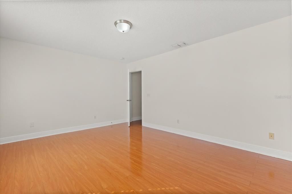 For Sale: $595,000 (6 beds, 4 baths, 3457 Square Feet)