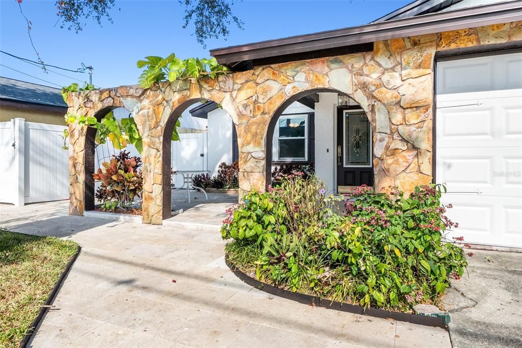 出租: $3,000 (3 贝兹, 2 浴室, 1559 平方英尺)