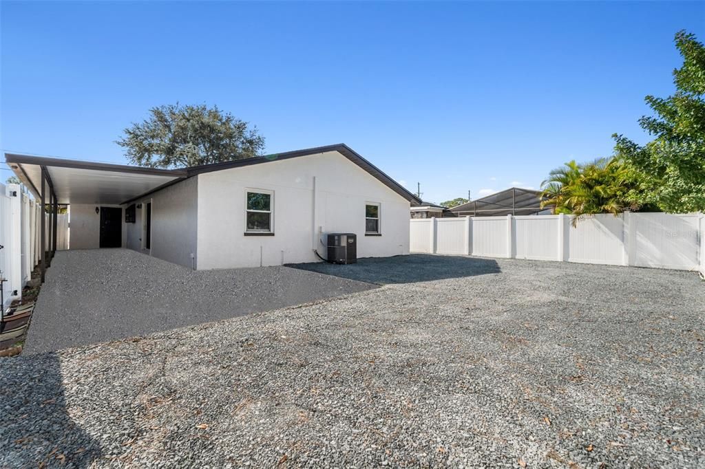 出租: $3,000 (3 贝兹, 2 浴室, 1559 平方英尺)