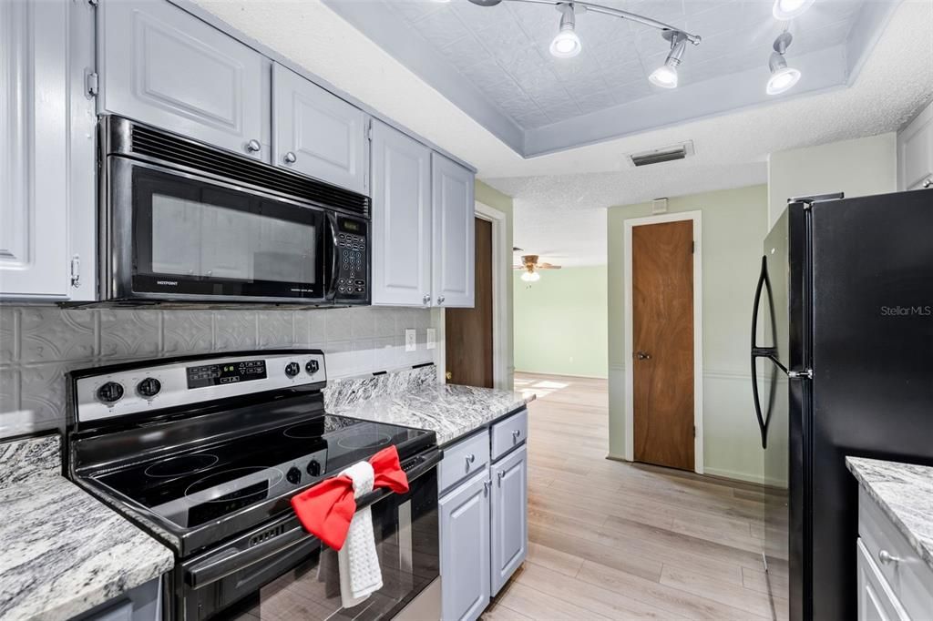 出租: $3,000 (3 贝兹, 2 浴室, 1559 平方英尺)