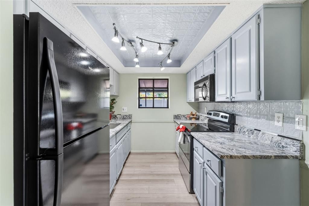 出租: $3,000 (3 贝兹, 2 浴室, 1559 平方英尺)