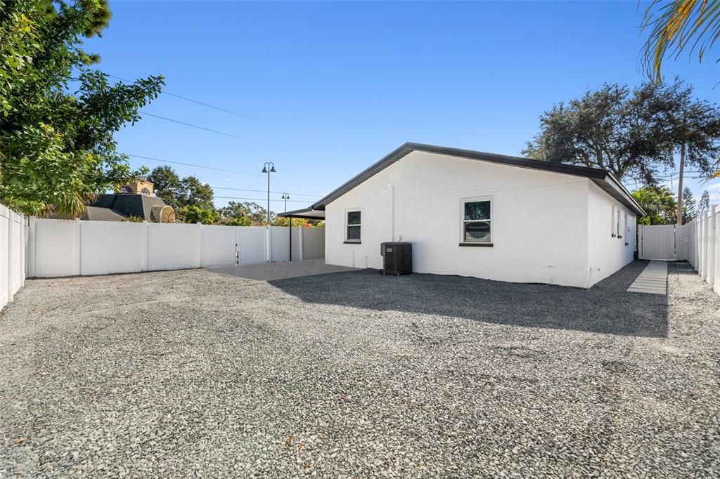 出租: $3,000 (3 贝兹, 2 浴室, 1559 平方英尺)