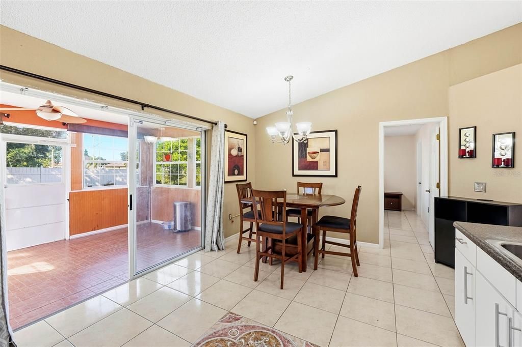 待售: $262,000 (3 贝兹, 2 浴室, 1435 平方英尺)