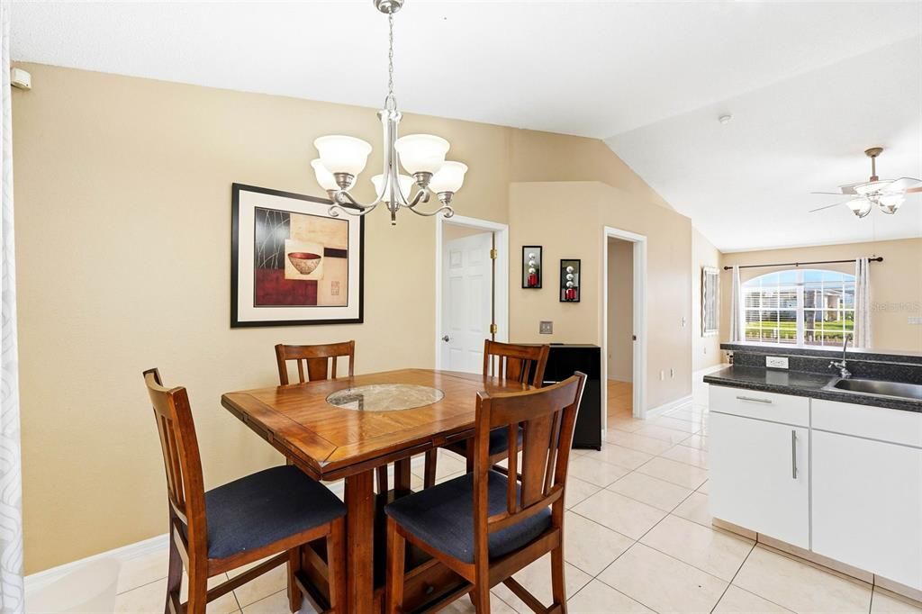 待售: $262,000 (3 贝兹, 2 浴室, 1435 平方英尺)