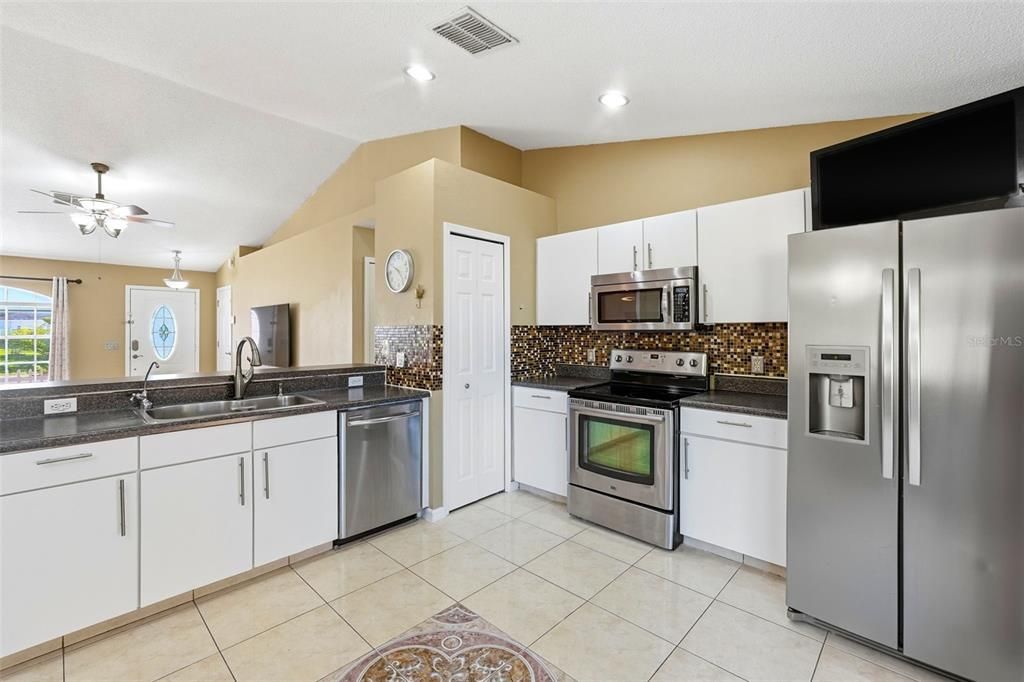 待售: $262,000 (3 贝兹, 2 浴室, 1435 平方英尺)