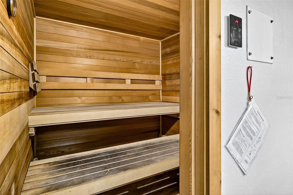 For Sale: $249,900 (2 beds, 2 baths, 960 Square Feet)