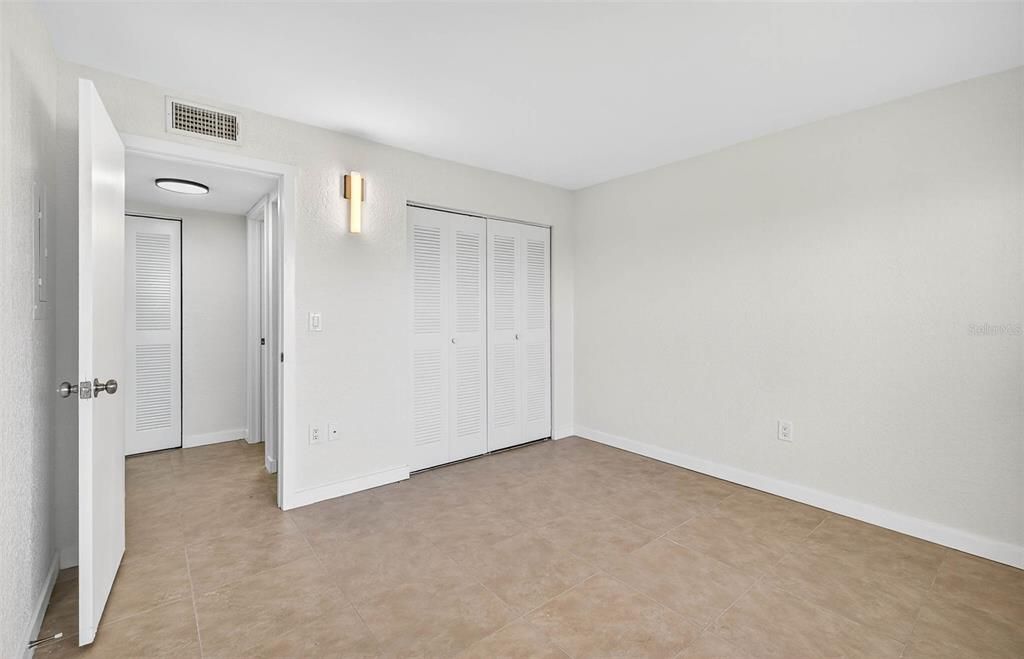 For Sale: $249,900 (2 beds, 2 baths, 960 Square Feet)