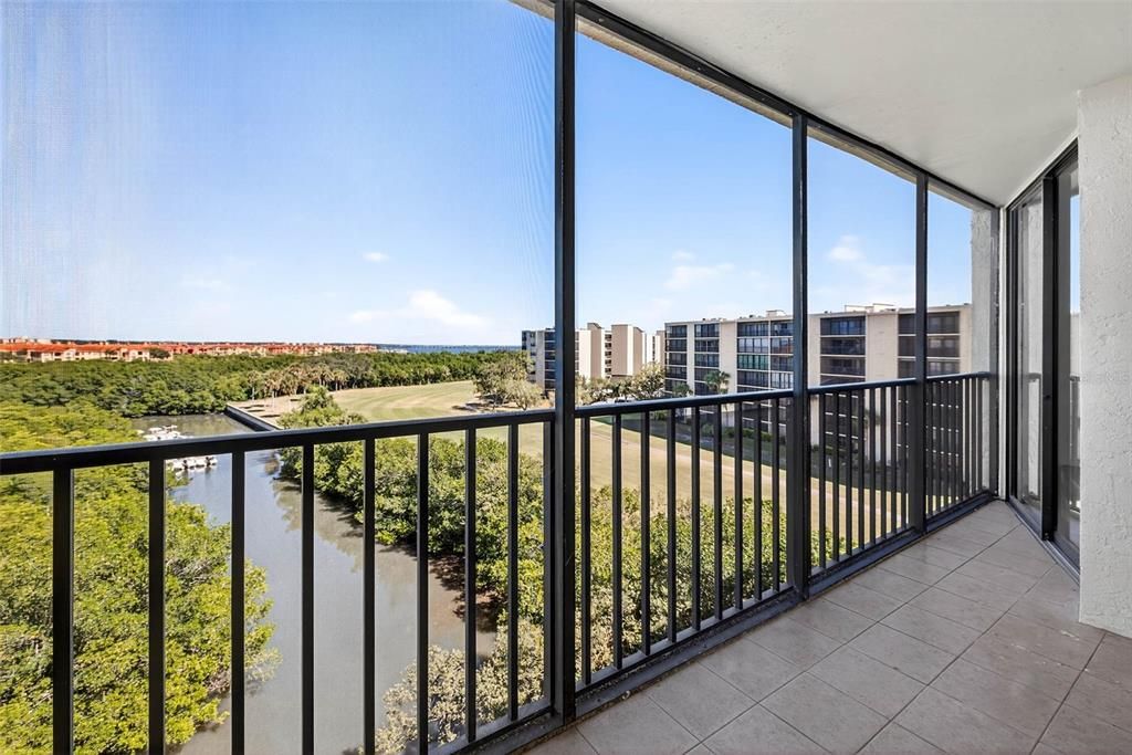 For Sale: $249,900 (2 beds, 2 baths, 960 Square Feet)