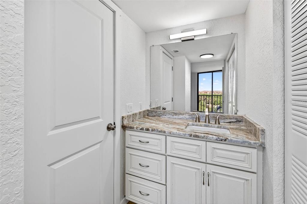 For Sale: $249,900 (2 beds, 2 baths, 960 Square Feet)