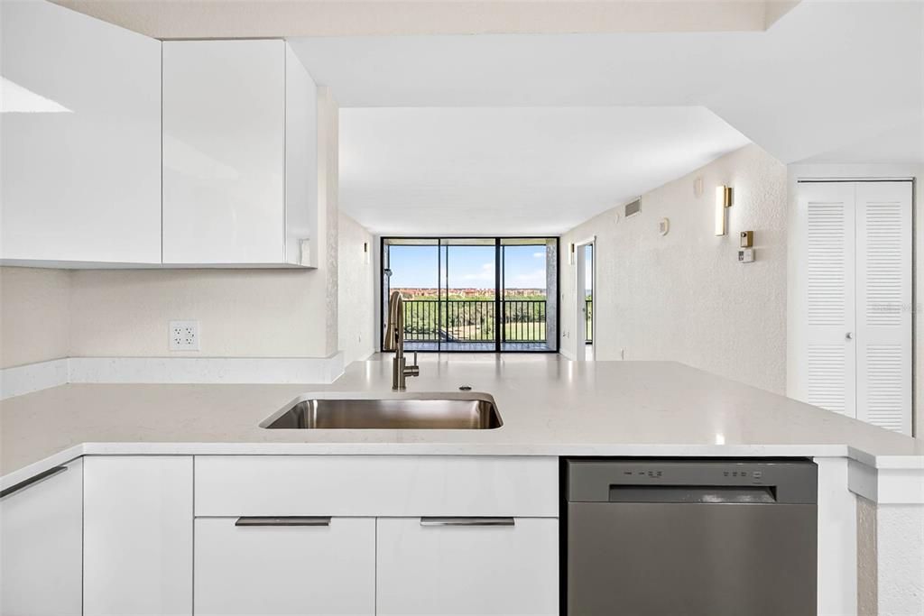 For Sale: $249,900 (2 beds, 2 baths, 960 Square Feet)