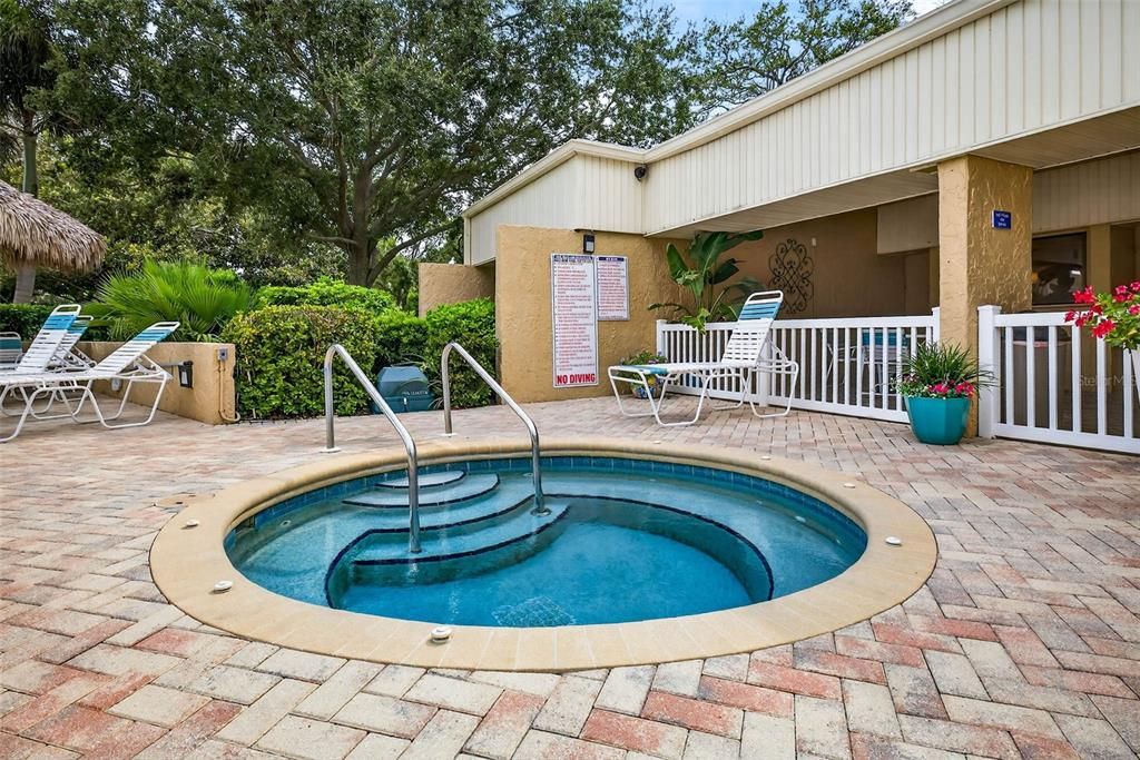 For Sale: $249,900 (2 beds, 2 baths, 960 Square Feet)