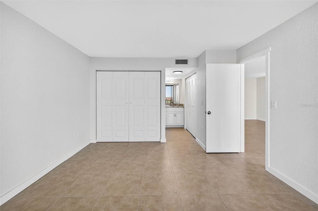 For Sale: $249,900 (2 beds, 2 baths, 960 Square Feet)