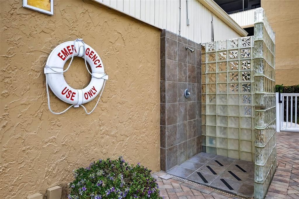 For Sale: $249,900 (2 beds, 2 baths, 960 Square Feet)