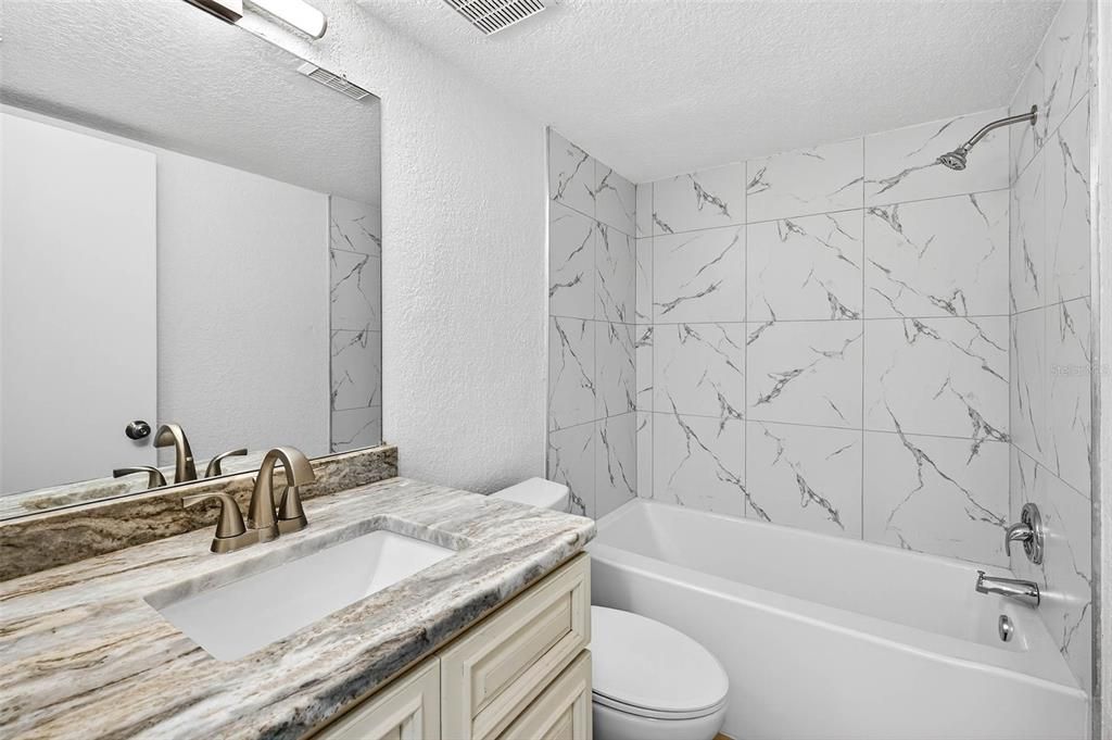 For Sale: $249,900 (2 beds, 2 baths, 960 Square Feet)