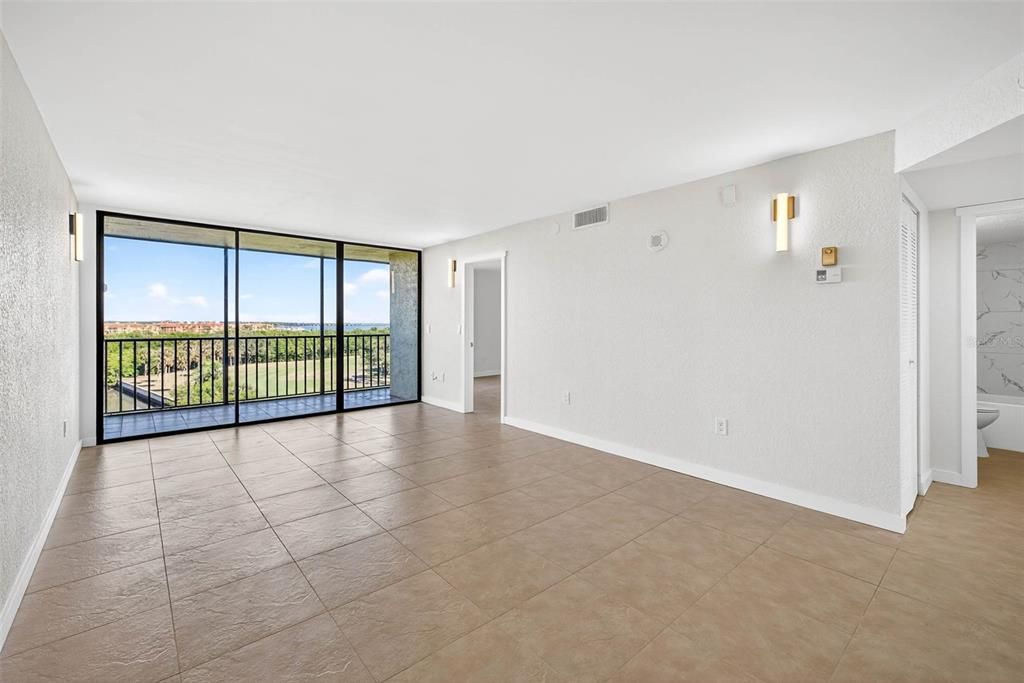 For Sale: $249,900 (2 beds, 2 baths, 960 Square Feet)