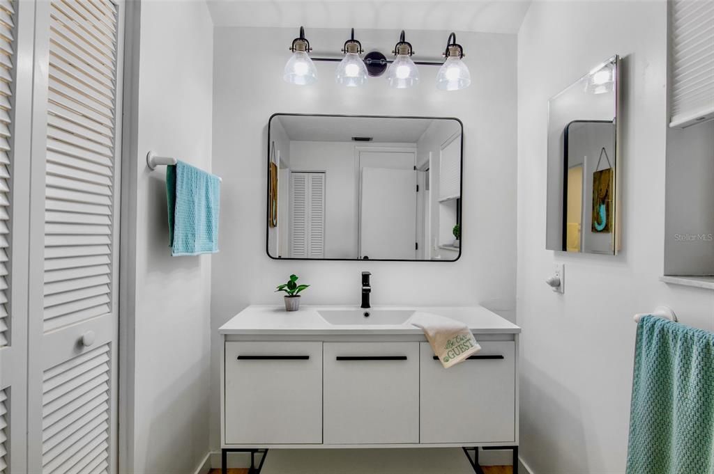 На продажу: $320,000 (2 спален, 2 ванн, 1432 Квадратных фут)