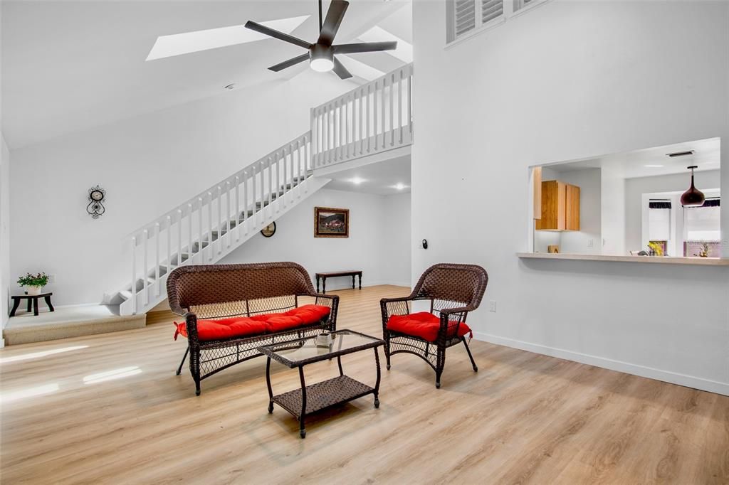 На продажу: $320,000 (2 спален, 2 ванн, 1432 Квадратных фут)