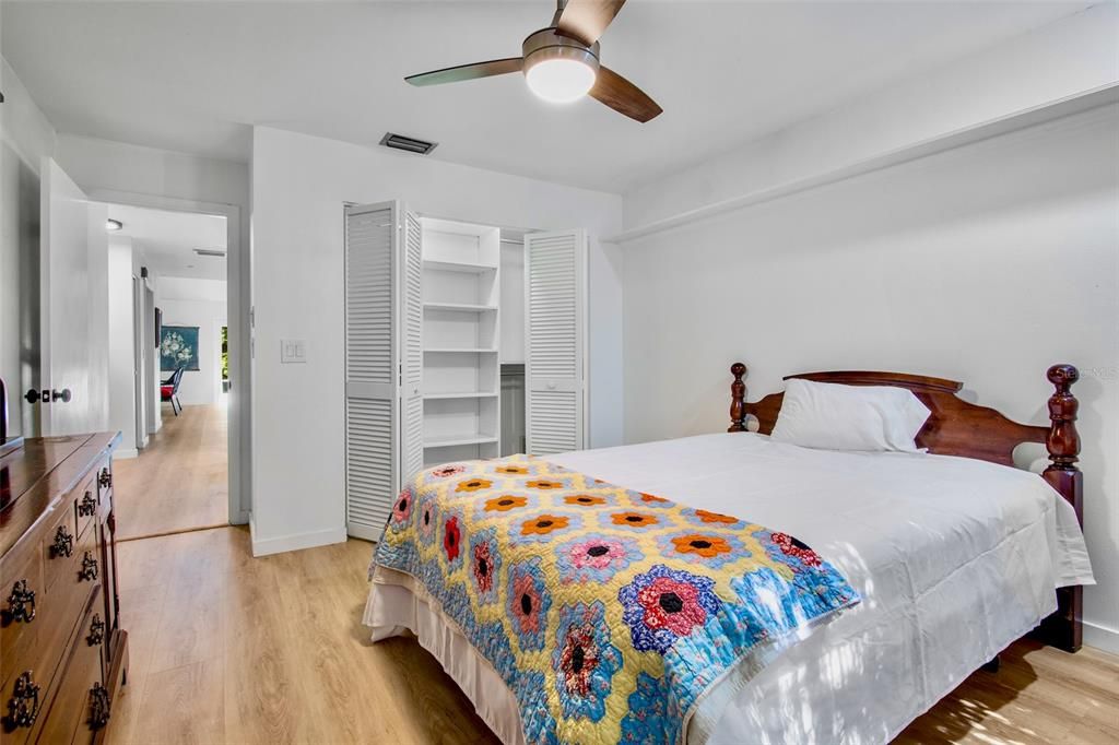 На продажу: $320,000 (2 спален, 2 ванн, 1432 Квадратных фут)