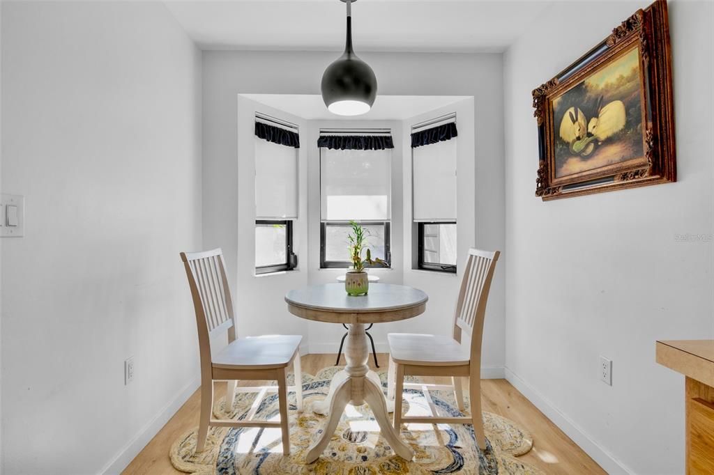 На продажу: $320,000 (2 спален, 2 ванн, 1432 Квадратных фут)