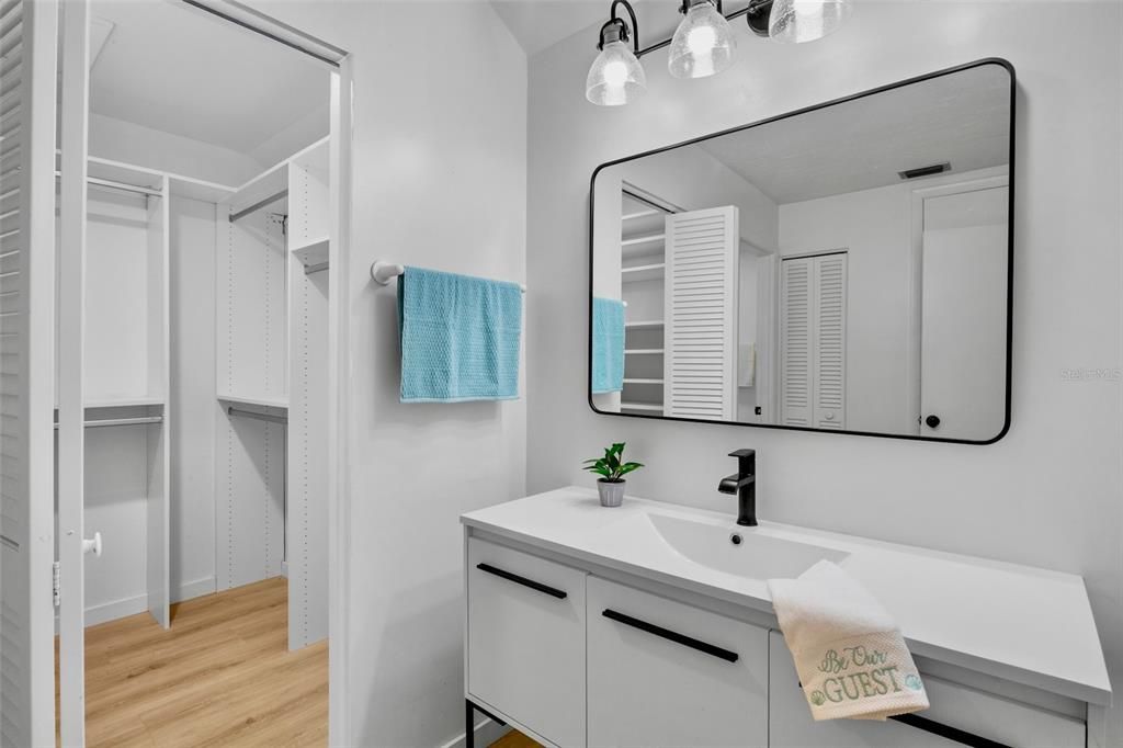 На продажу: $320,000 (2 спален, 2 ванн, 1432 Квадратных фут)