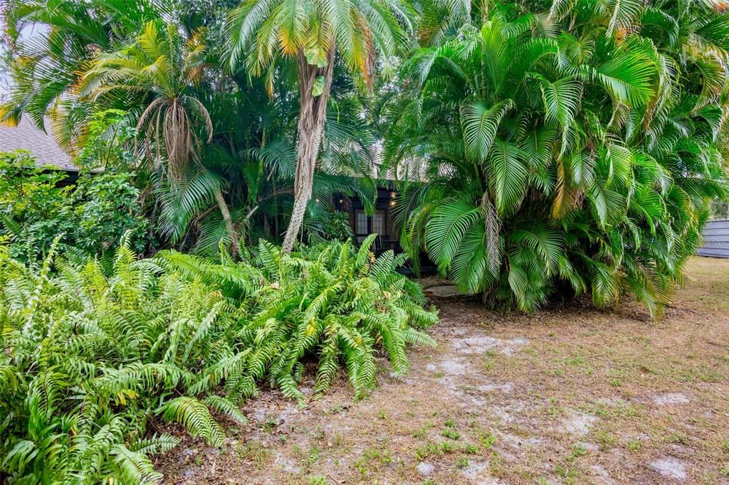 На продажу: $320,000 (2 спален, 2 ванн, 1432 Квадратных фут)