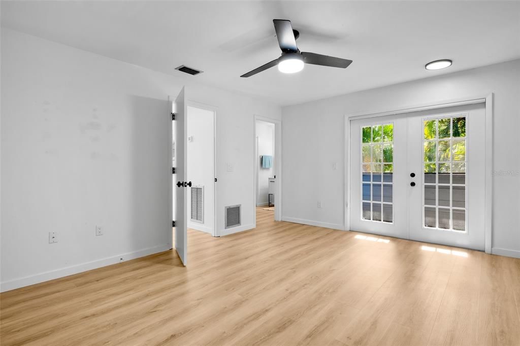 На продажу: $320,000 (2 спален, 2 ванн, 1432 Квадратных фут)