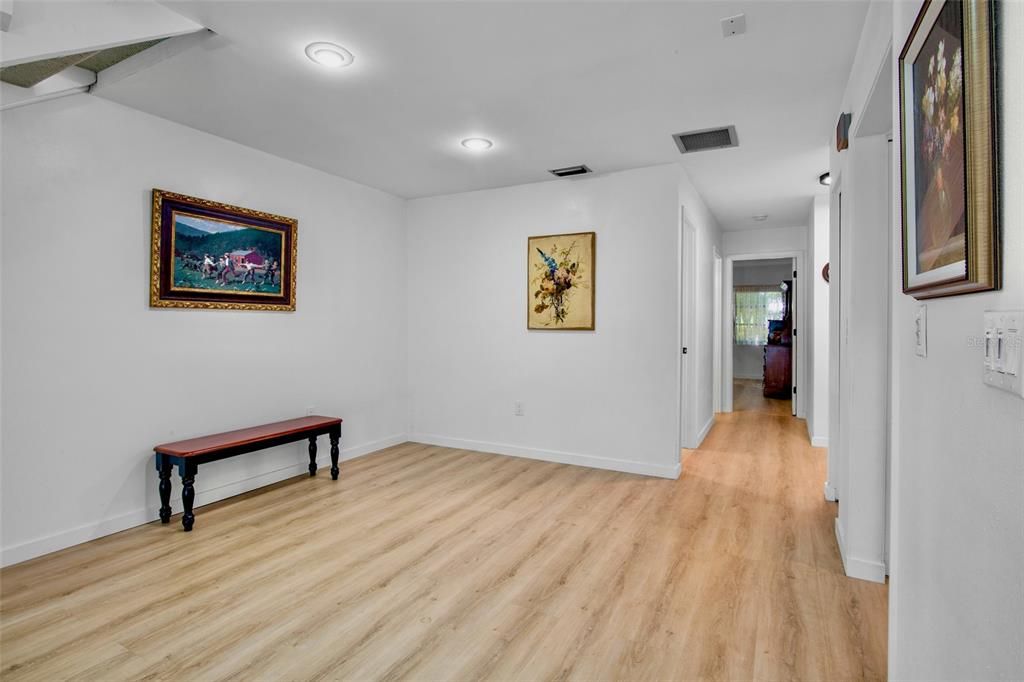 На продажу: $320,000 (2 спален, 2 ванн, 1432 Квадратных фут)