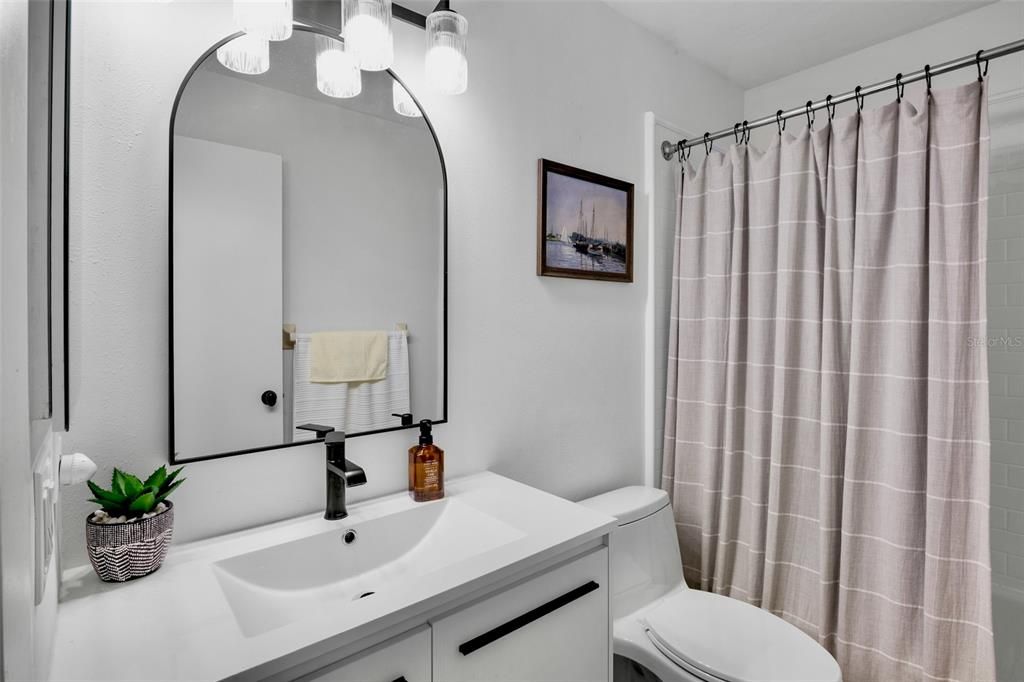 На продажу: $320,000 (2 спален, 2 ванн, 1432 Квадратных фут)