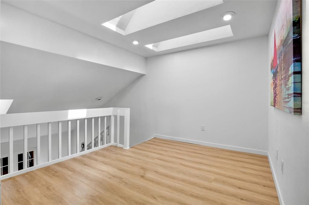 На продажу: $320,000 (2 спален, 2 ванн, 1432 Квадратных фут)