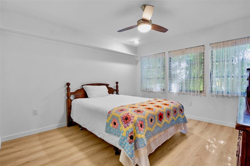 На продажу: $320,000 (2 спален, 2 ванн, 1432 Квадратных фут)