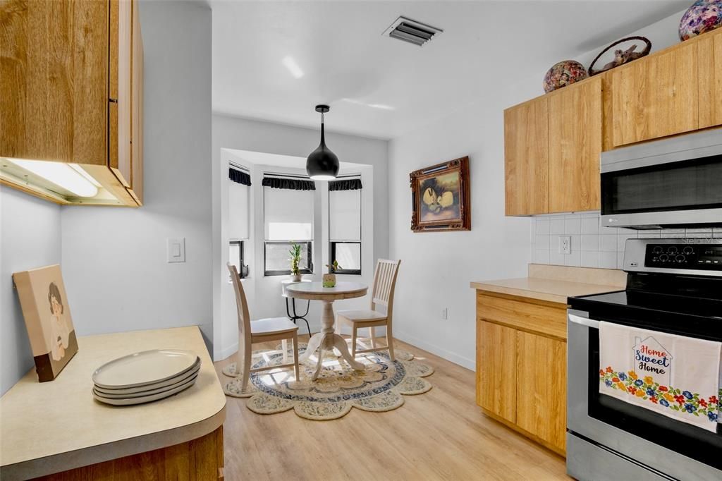 На продажу: $320,000 (2 спален, 2 ванн, 1432 Квадратных фут)