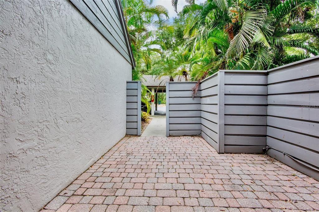 На продажу: $320,000 (2 спален, 2 ванн, 1432 Квадратных фут)