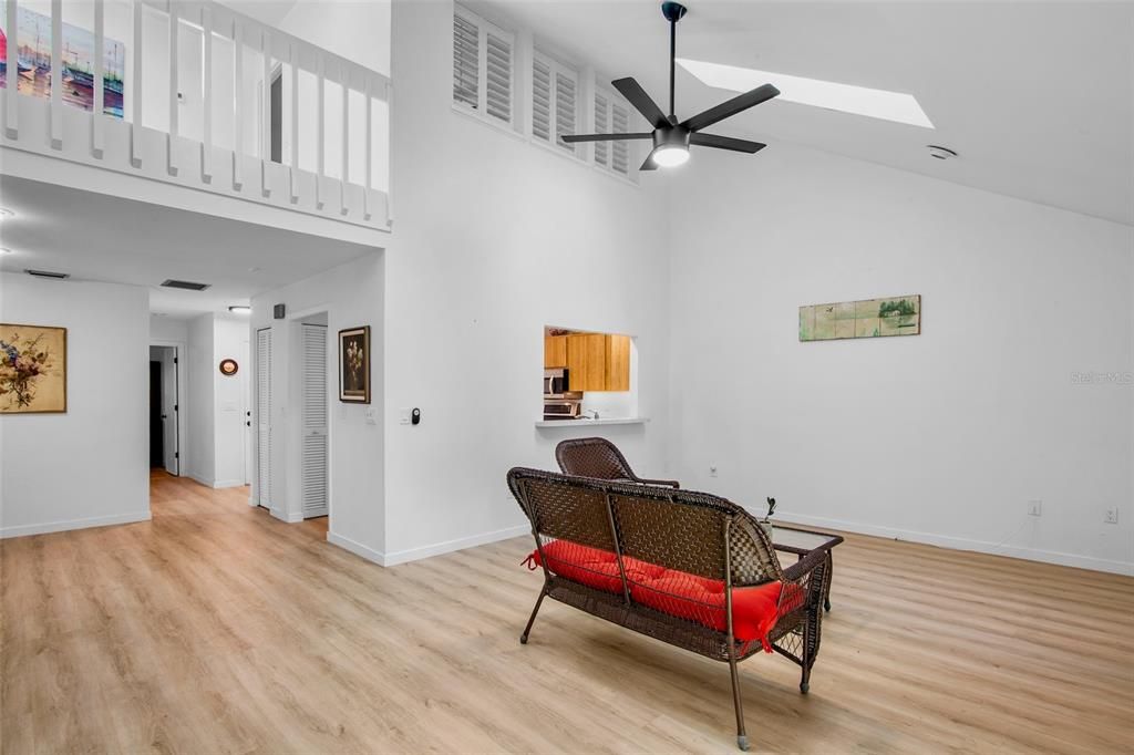 На продажу: $320,000 (2 спален, 2 ванн, 1432 Квадратных фут)