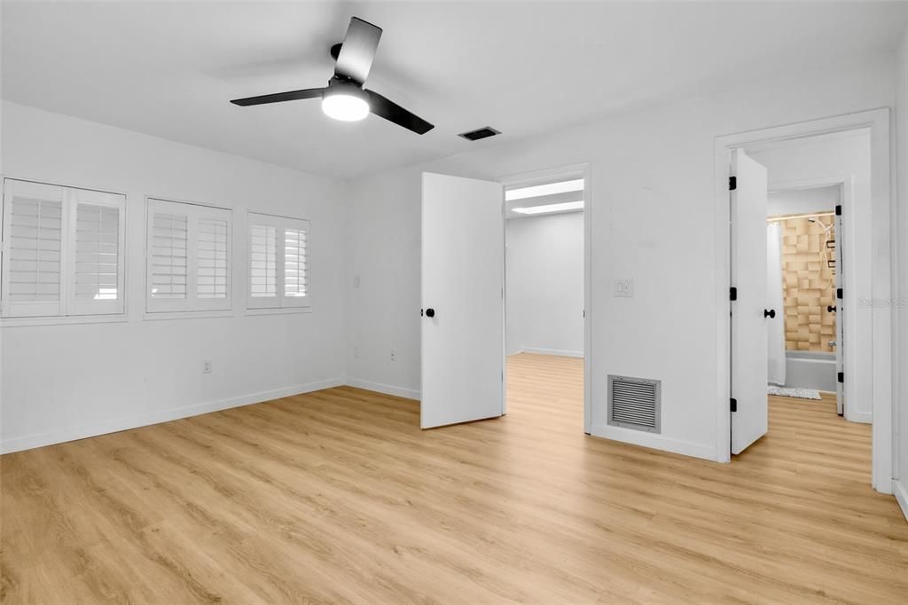 На продажу: $320,000 (2 спален, 2 ванн, 1432 Квадратных фут)