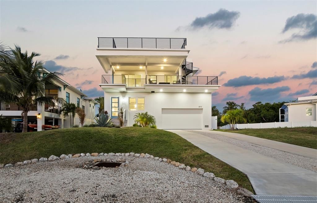 En Venta: $2,799,000 (4 camas, 4 baños, 2848 Pies cuadrados)