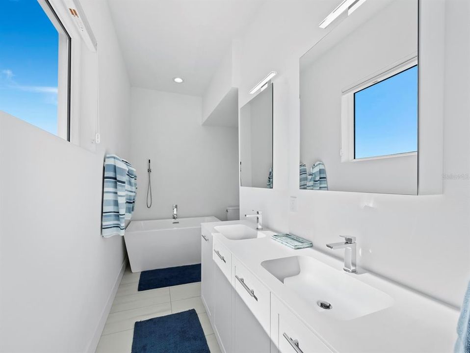 En Venta: $2,799,000 (4 camas, 4 baños, 2848 Pies cuadrados)