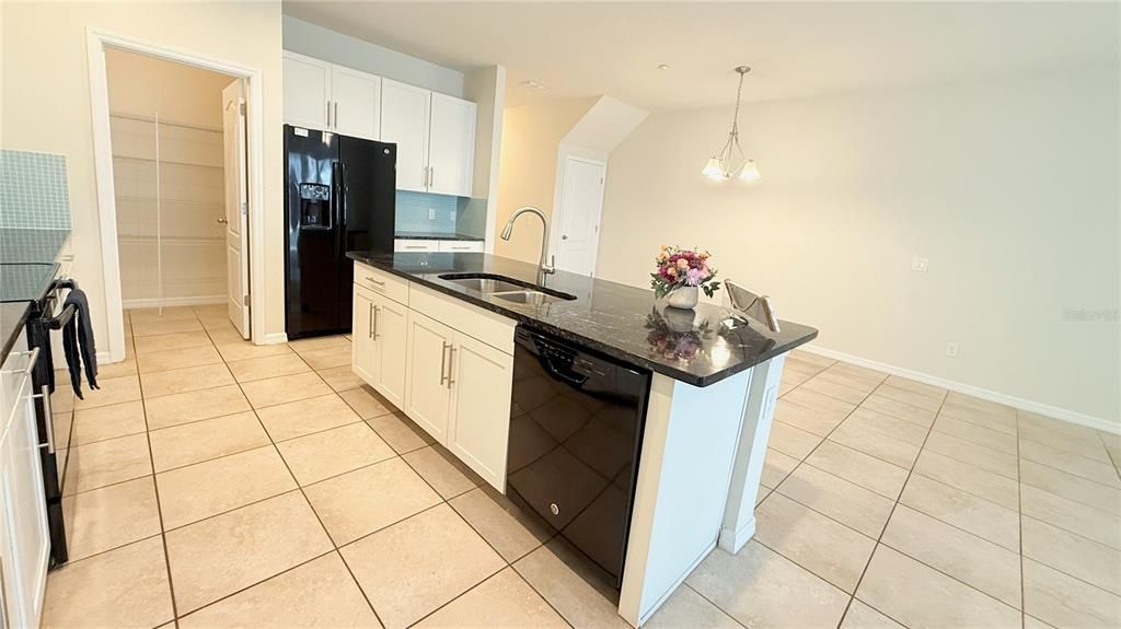 For Sale: $359,500 (3 beds, 3 baths, 1872 Square Feet)