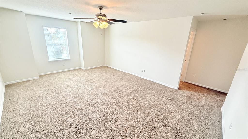 For Sale: $359,500 (3 beds, 3 baths, 1872 Square Feet)