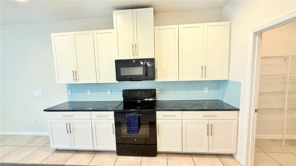 For Sale: $359,500 (3 beds, 3 baths, 1872 Square Feet)