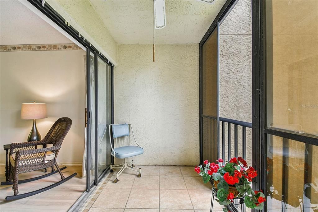 For Sale: $119,000 (1 beds, 1 baths, 924 Square Feet)