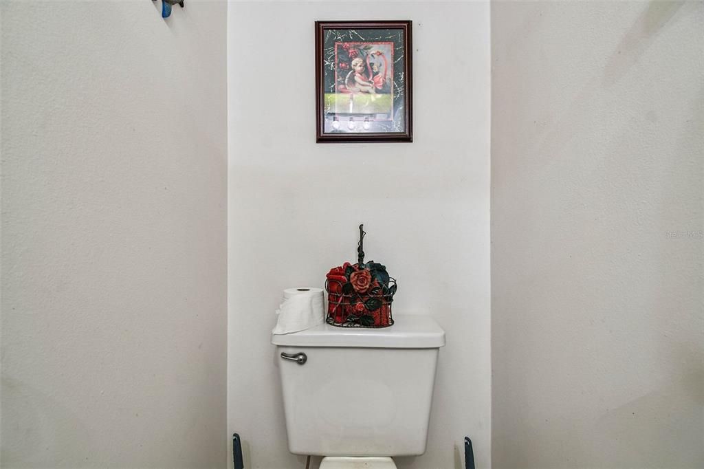 For Sale: $119,000 (1 beds, 1 baths, 924 Square Feet)