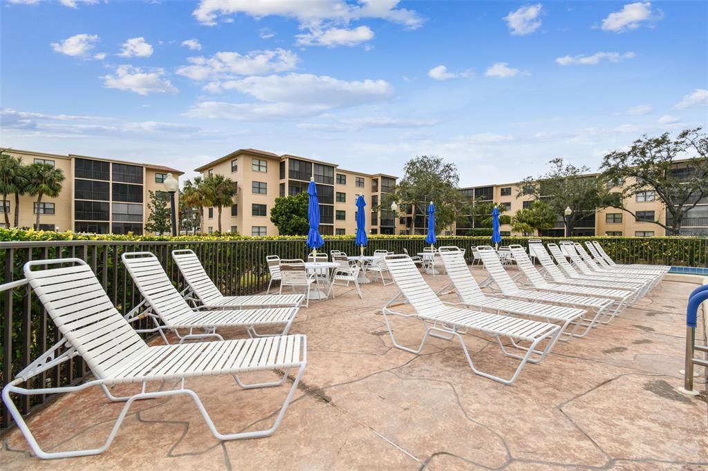 For Sale: $119,000 (1 beds, 1 baths, 924 Square Feet)