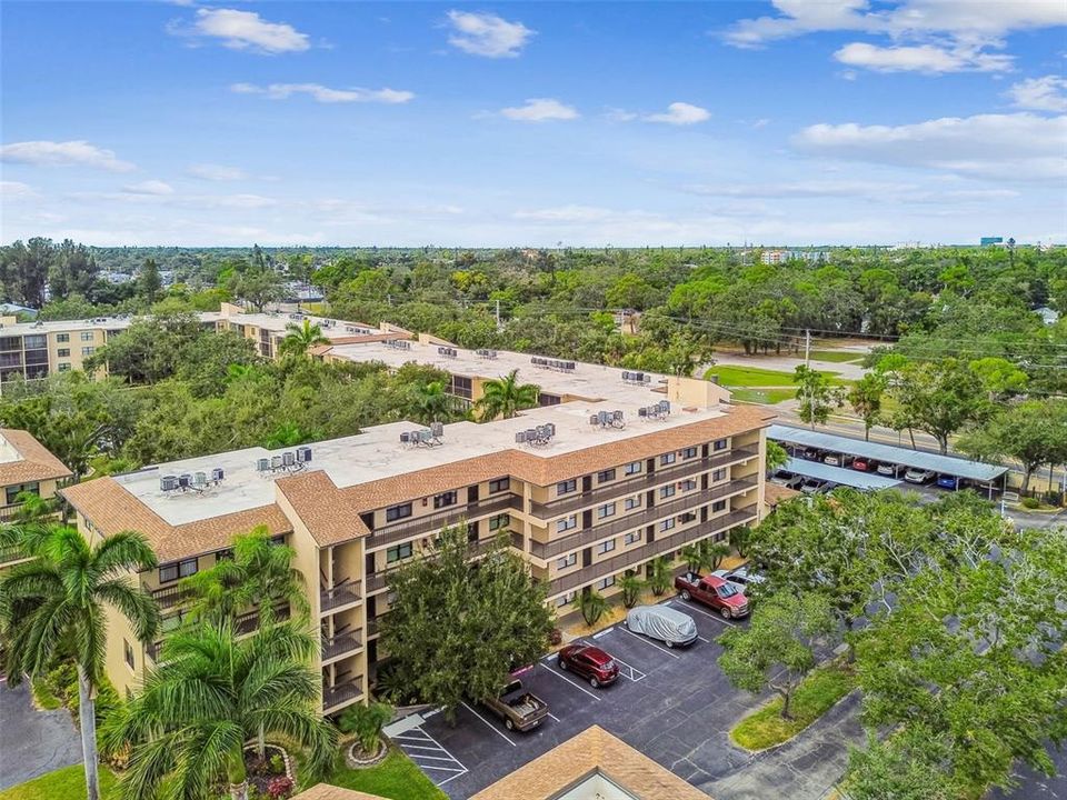 For Sale: $119,000 (1 beds, 1 baths, 924 Square Feet)